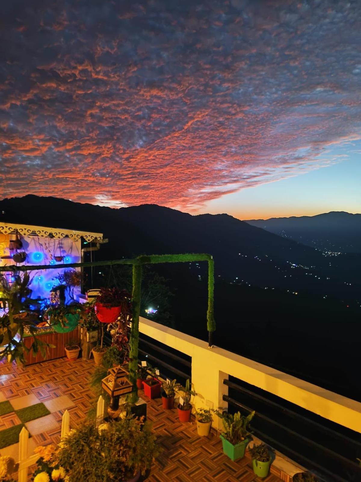 The Sunset Nest Offbeat Homestay Дарджилинг Экстерьер фото