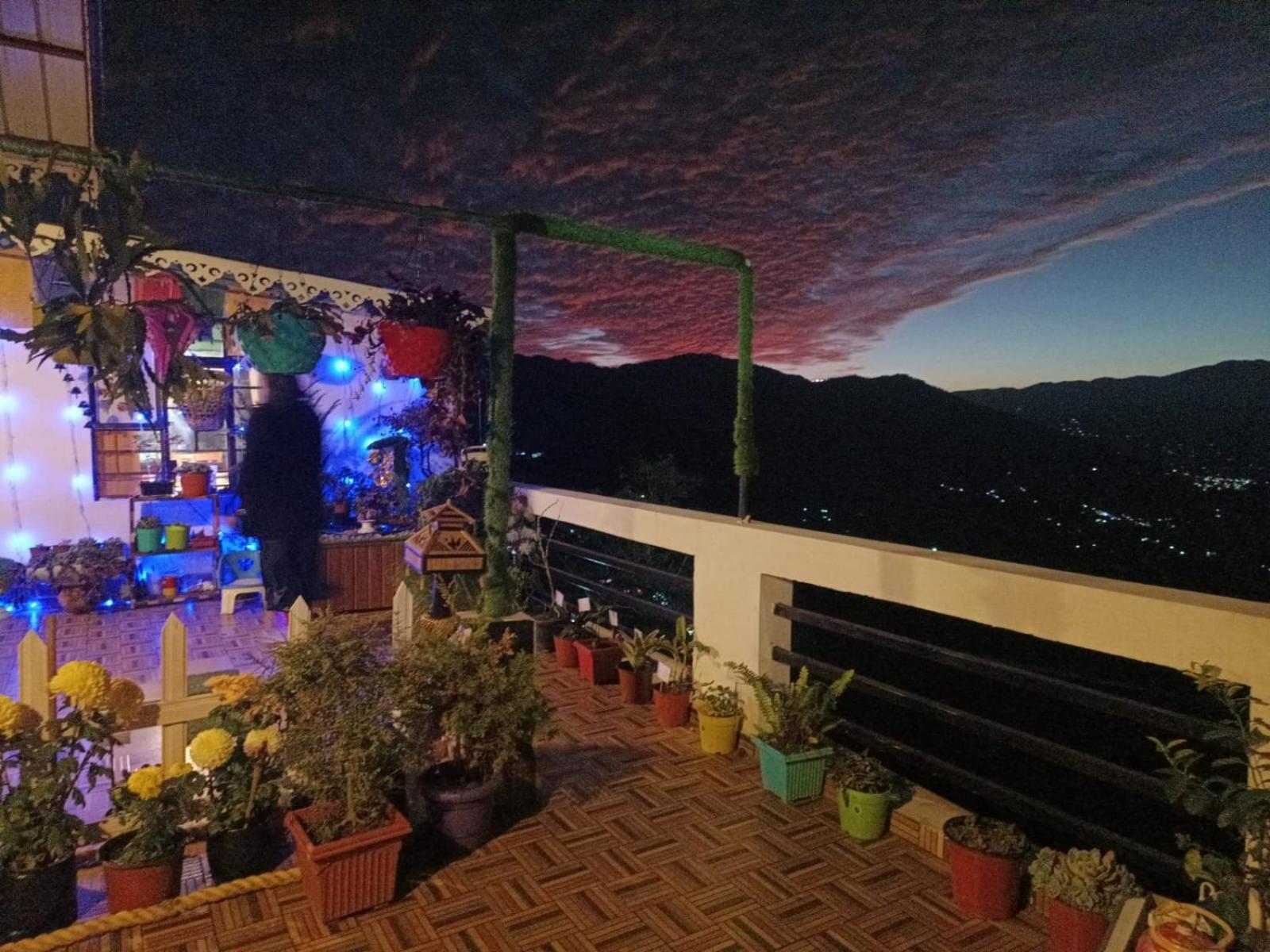 The Sunset Nest Offbeat Homestay Дарджилинг Экстерьер фото