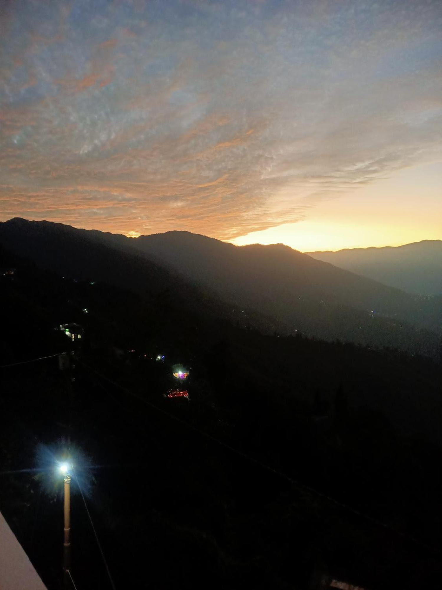 The Sunset Nest Offbeat Homestay Дарджилинг Экстерьер фото