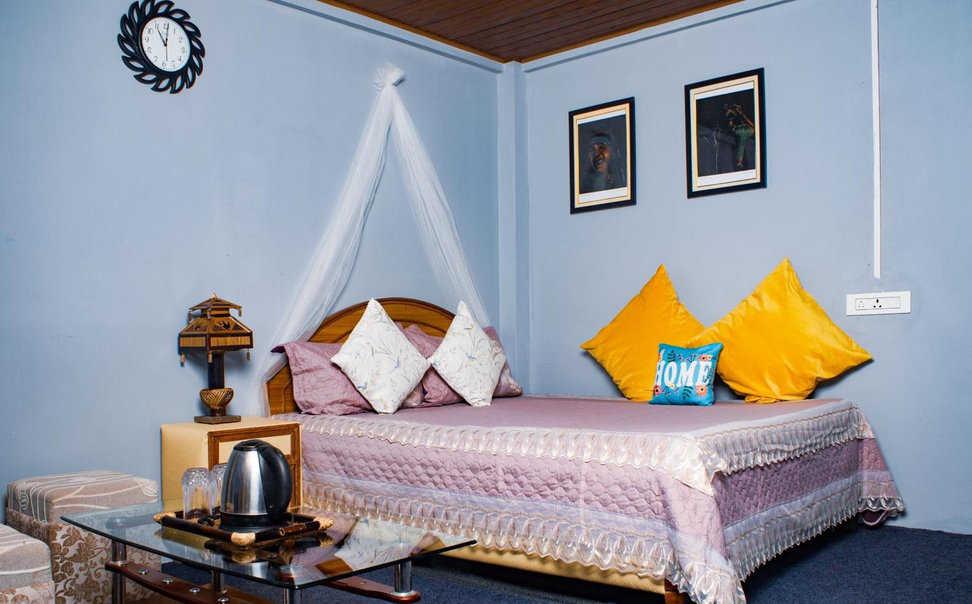 The Sunset Nest Offbeat Homestay Дарджилинг Номер фото