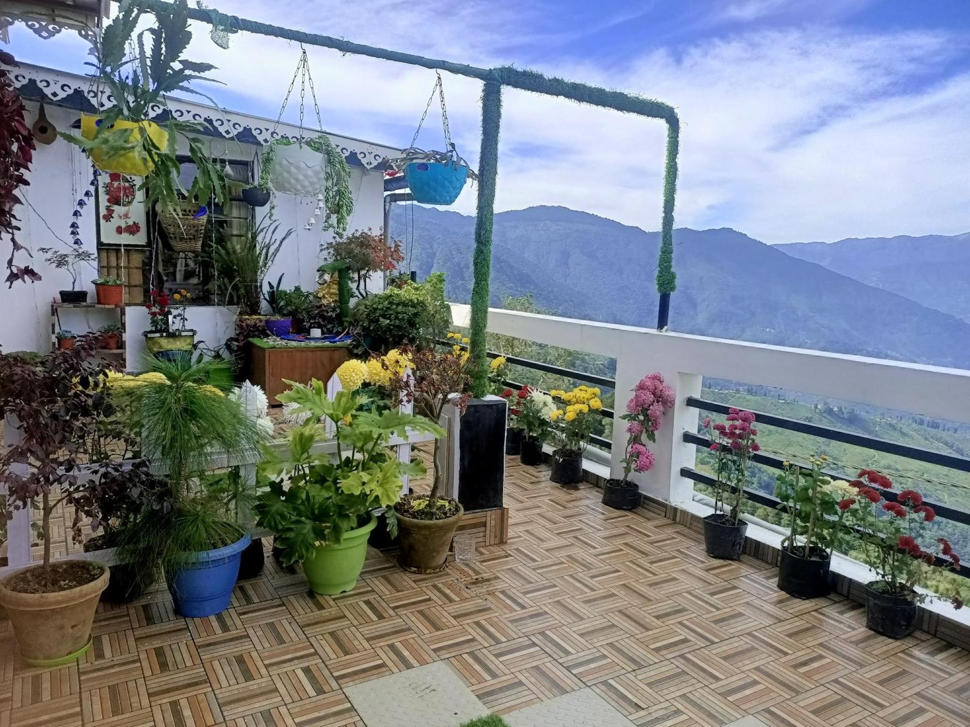 The Sunset Nest Offbeat Homestay Дарджилинг Экстерьер фото